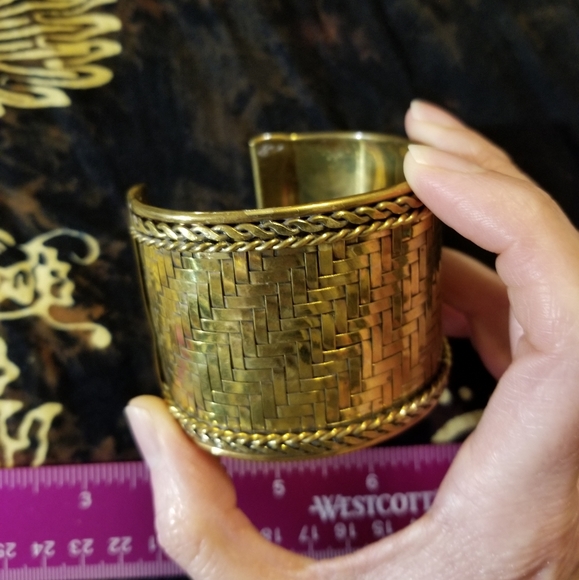 Gold tone cuff and studded bangle - Picture 5 of 8